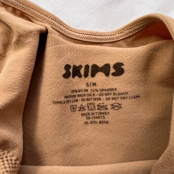 SKIMS Sculpting Bodysuit Mid Thigh With Open Gusset Shapewear - Picture 3 of 3